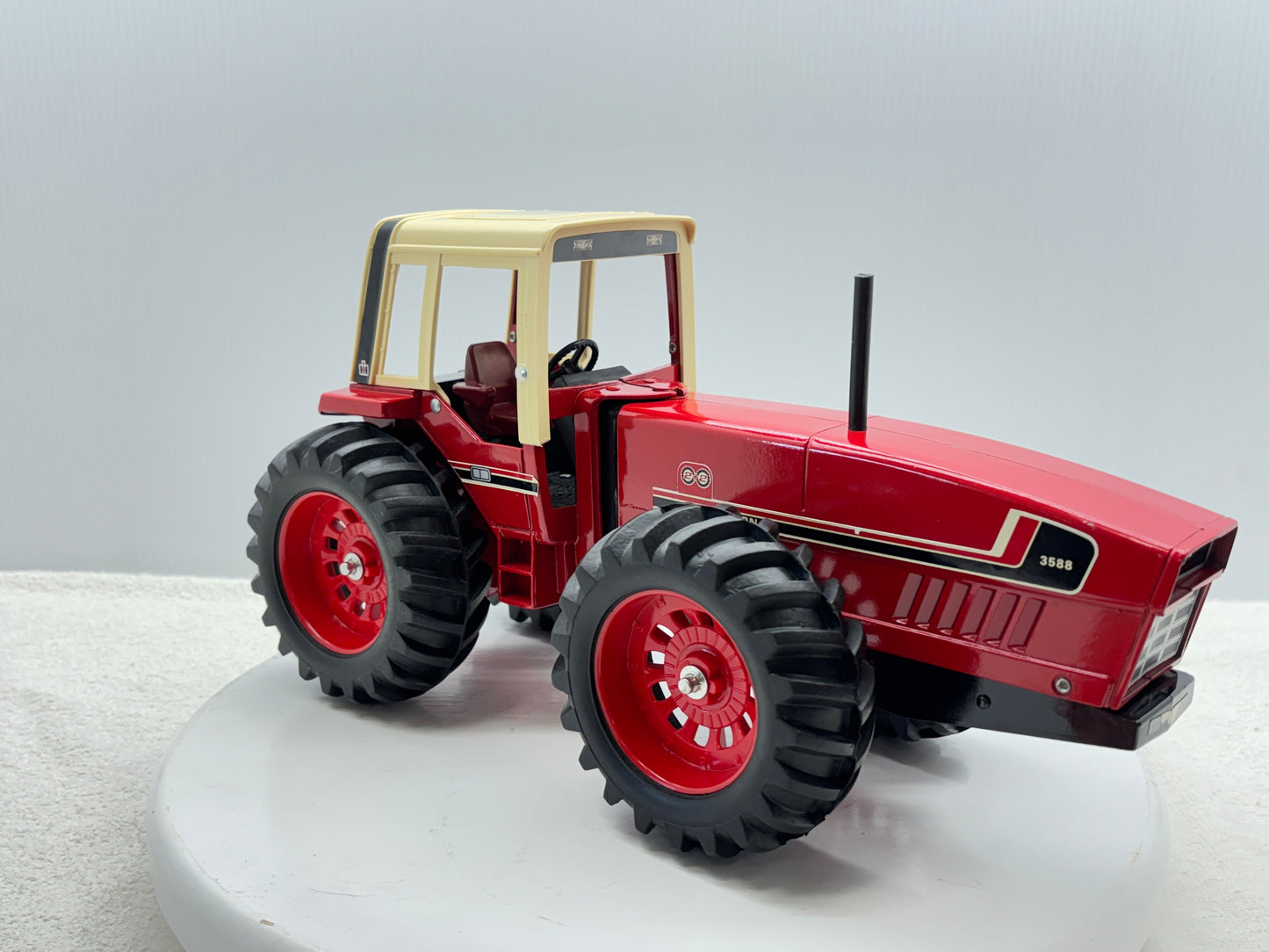 1/16 International 3588