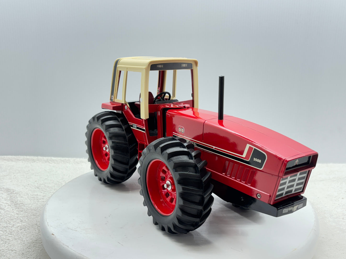 1/16 International 3588