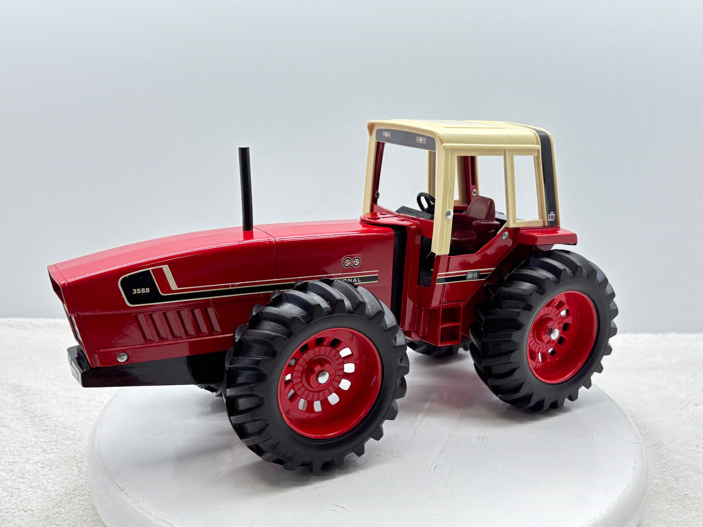 1/16 International 3588