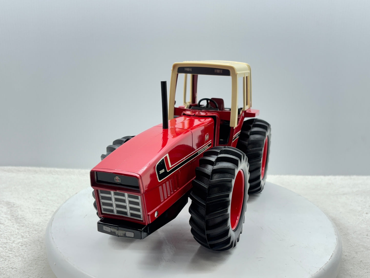 1/16 International 3588