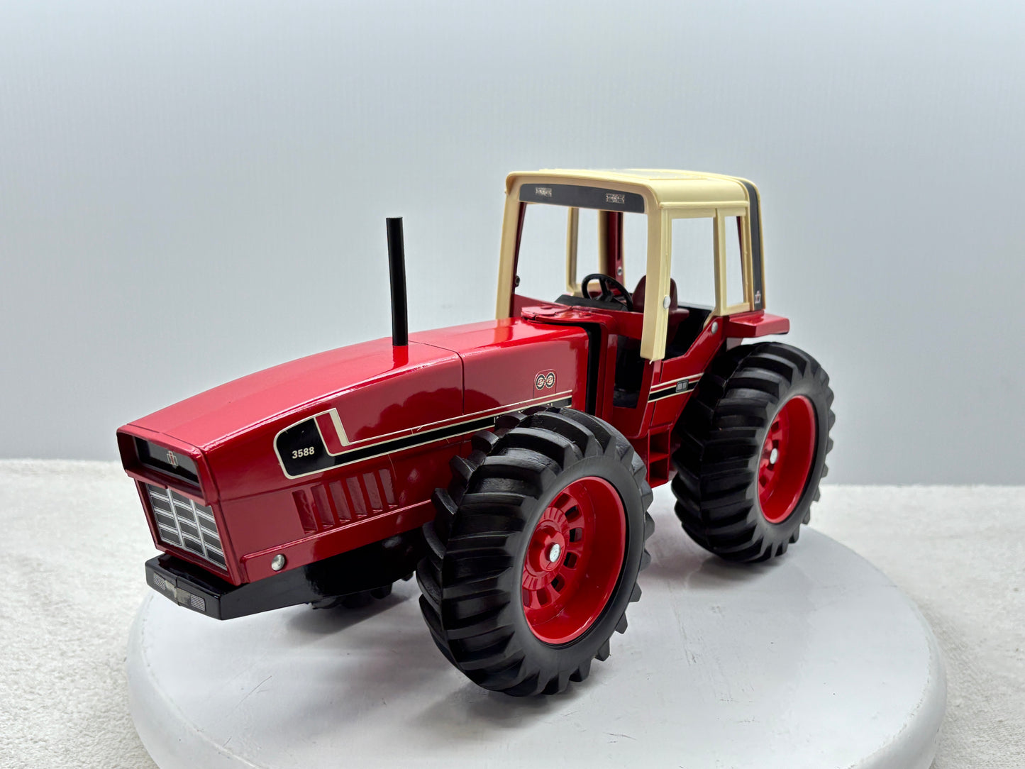 1/16 International 3588