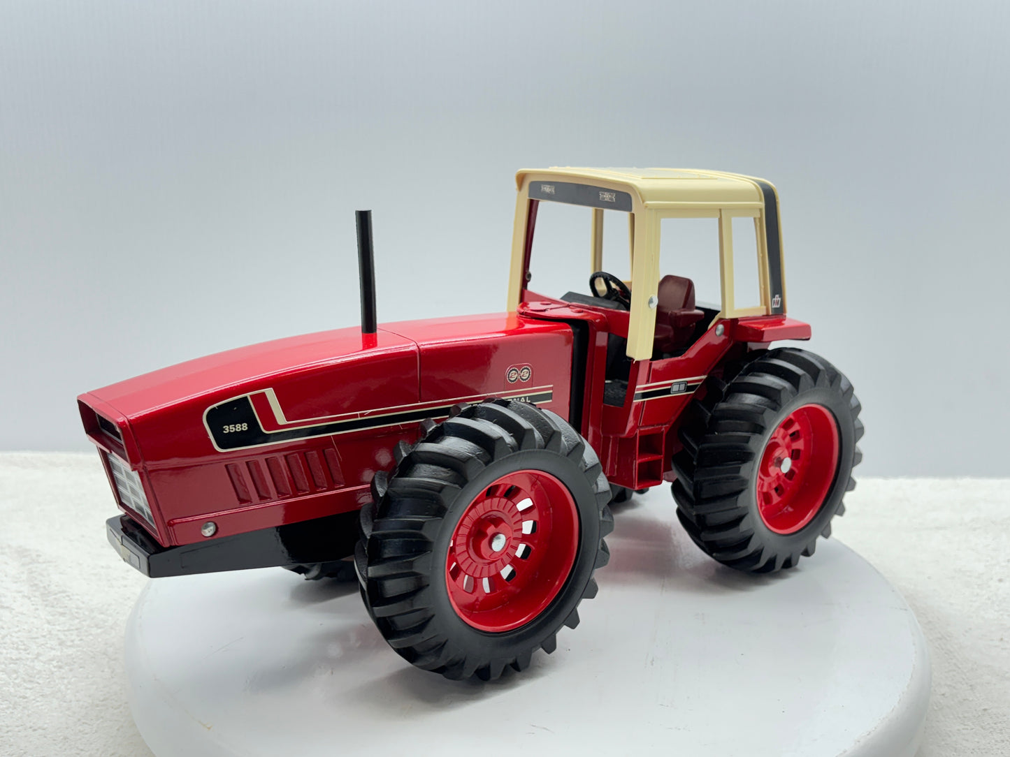 1/16 International 3588