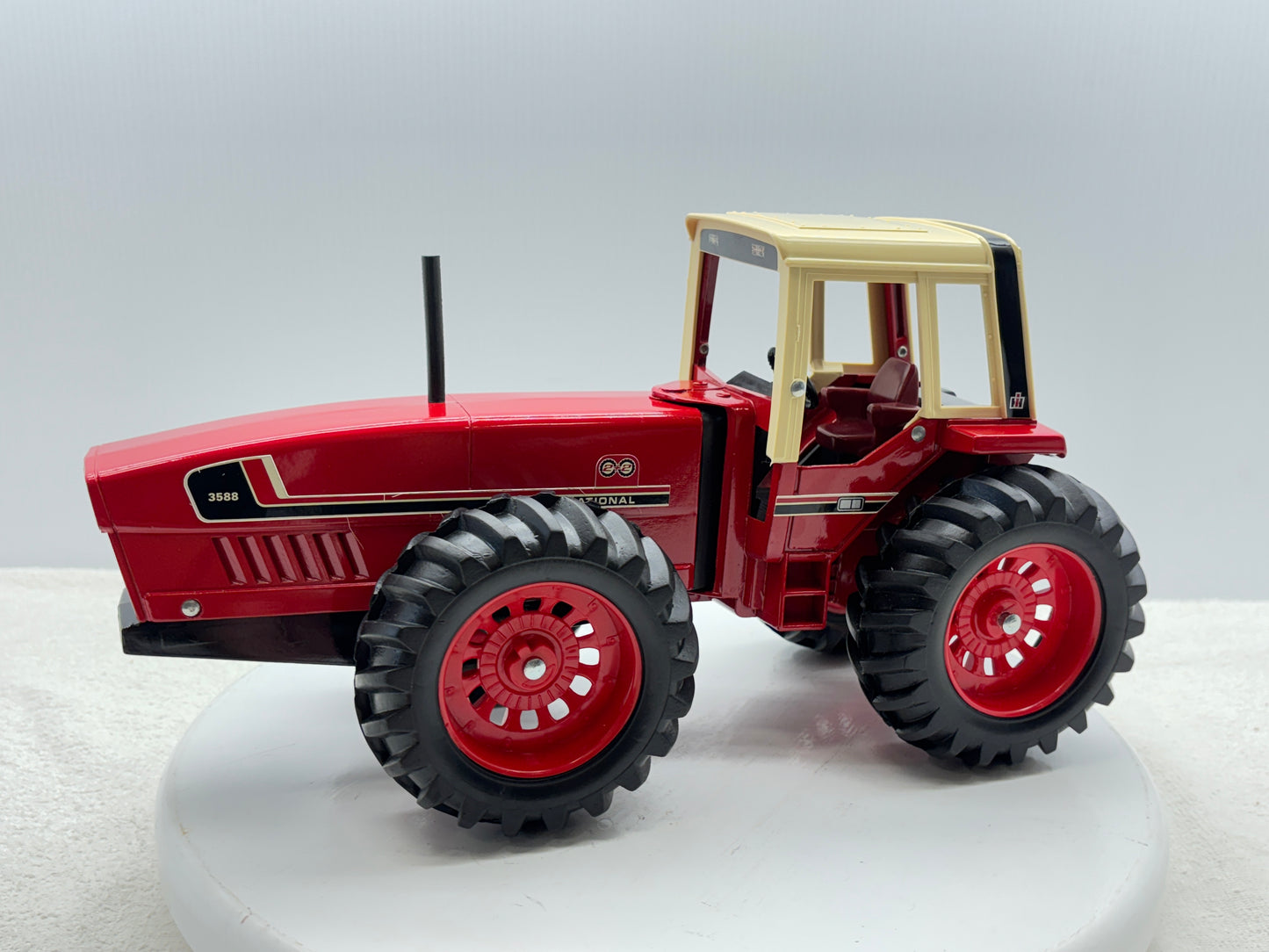 1/16 International 3588