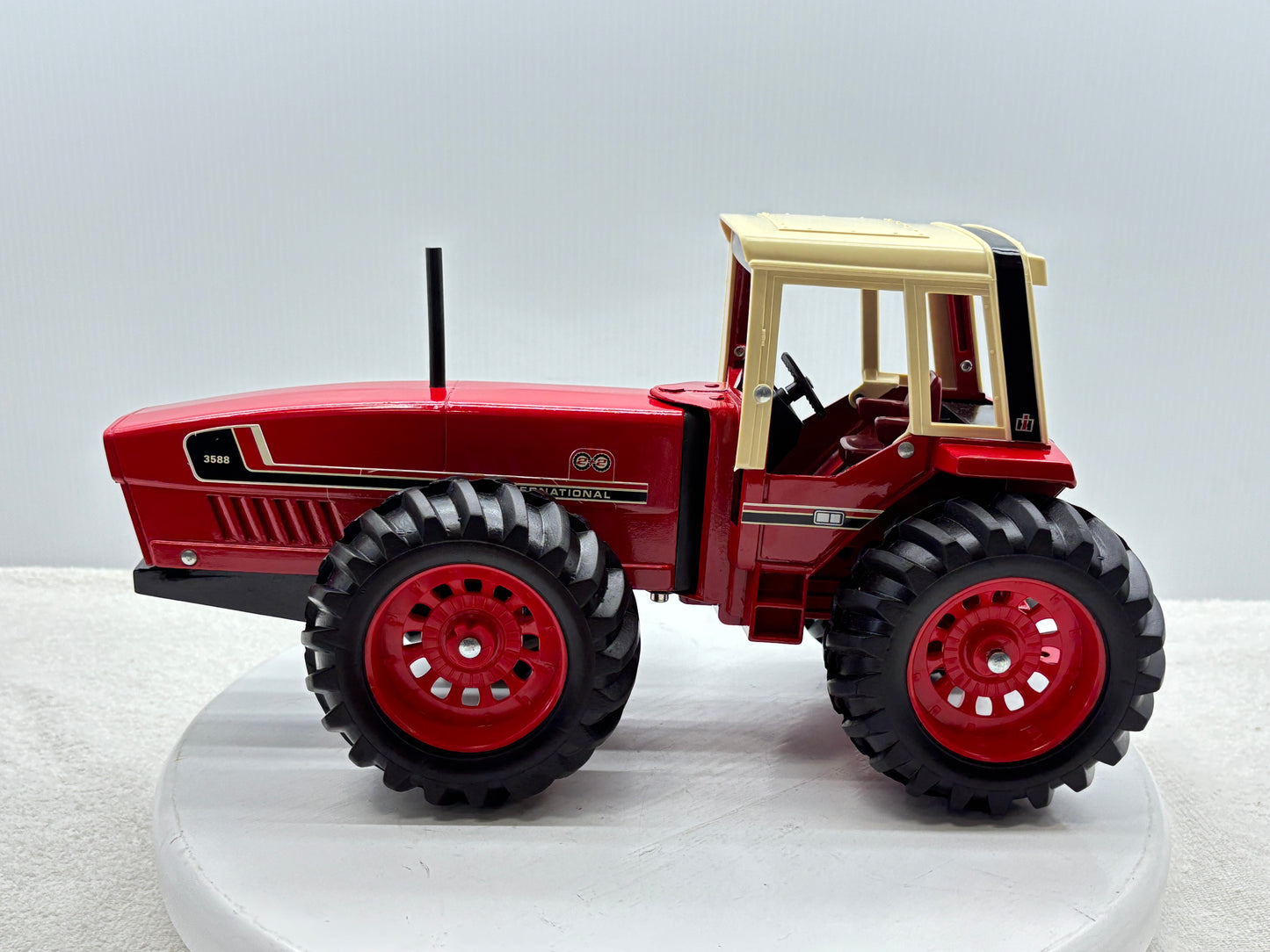 1/16 International 3588