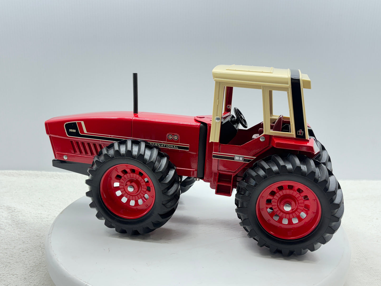 1/16 International 3588
