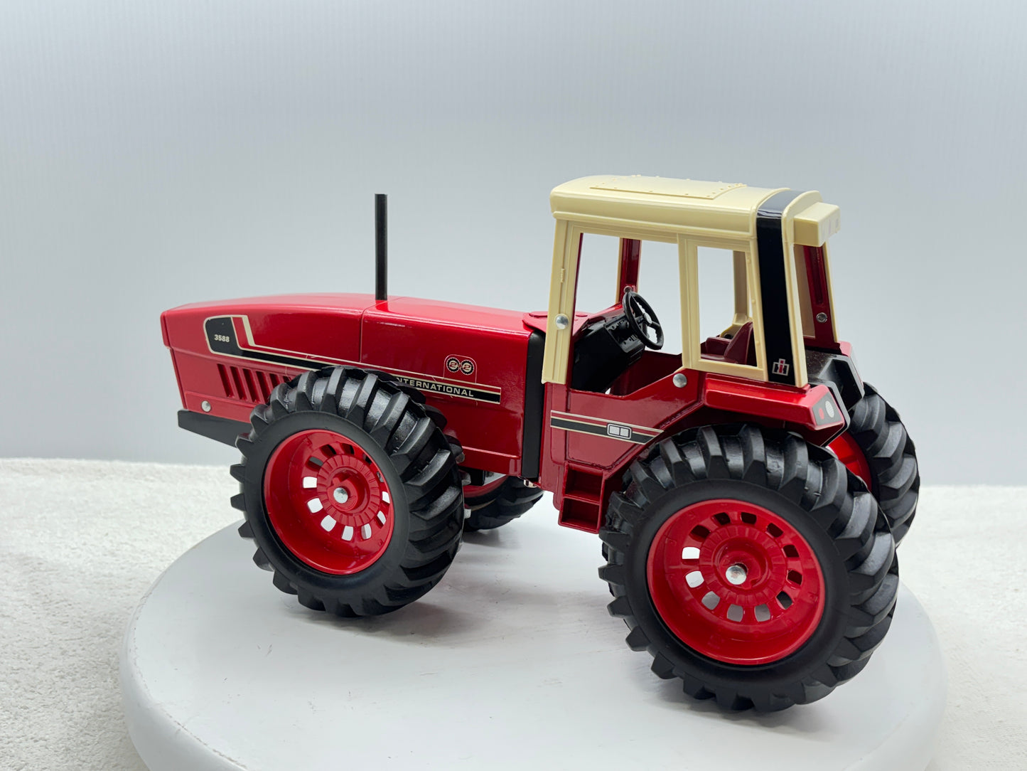 1/16 International 3588