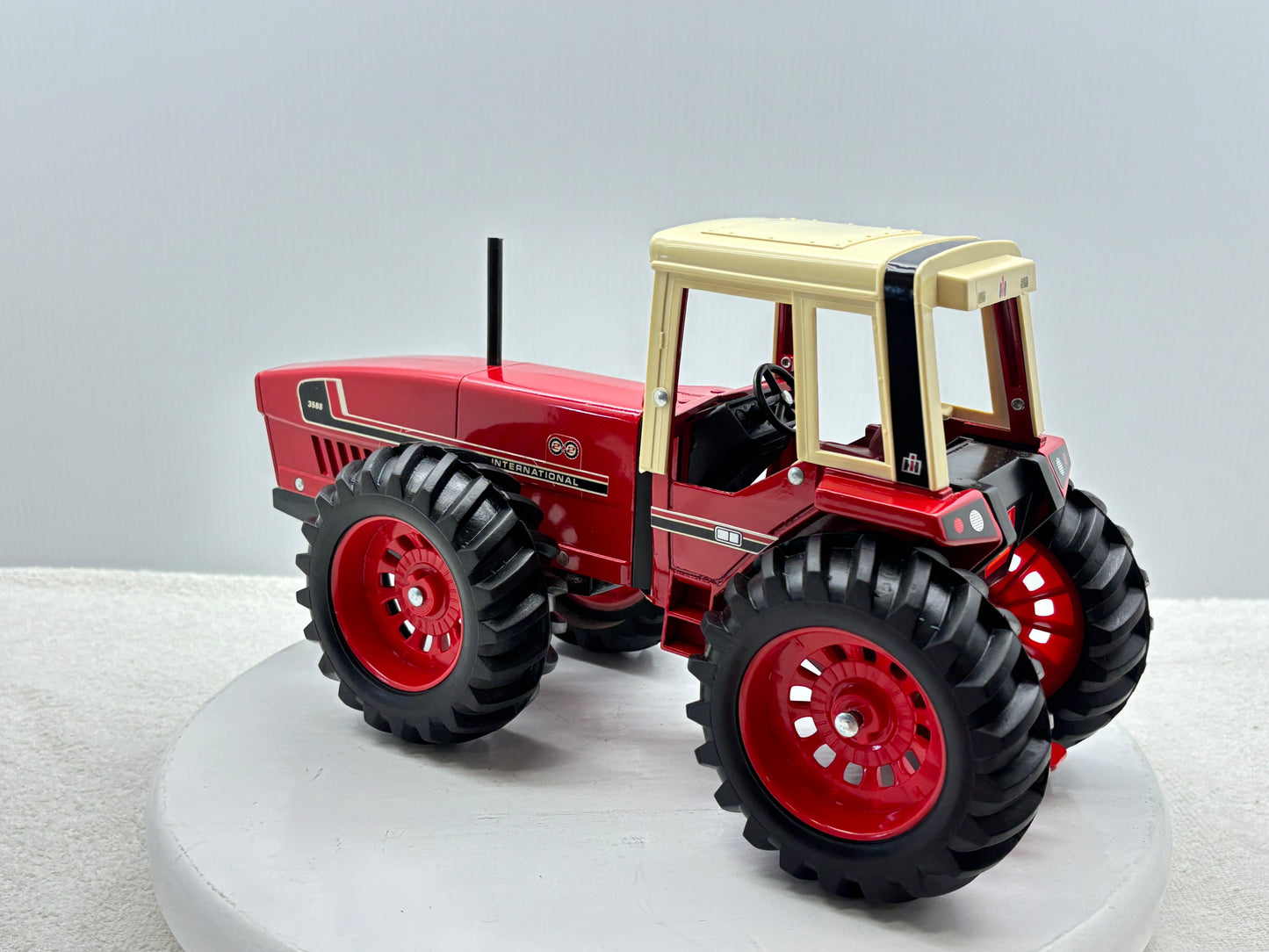 1/16 International 3588