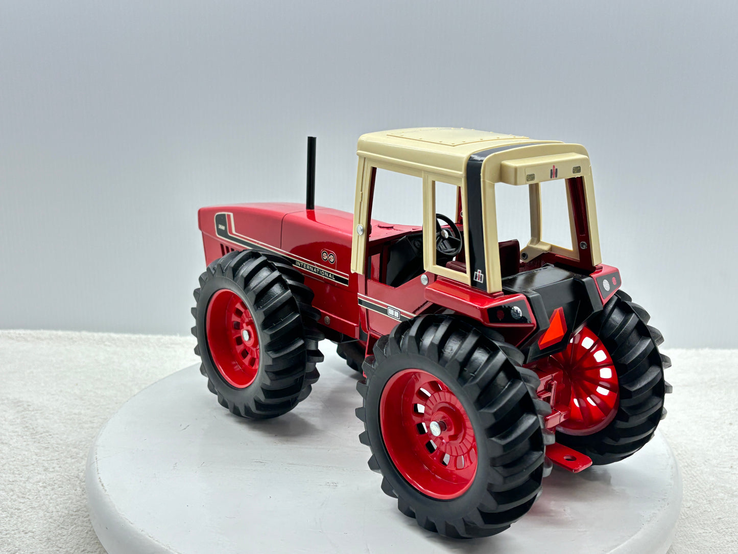 1/16 International 3588