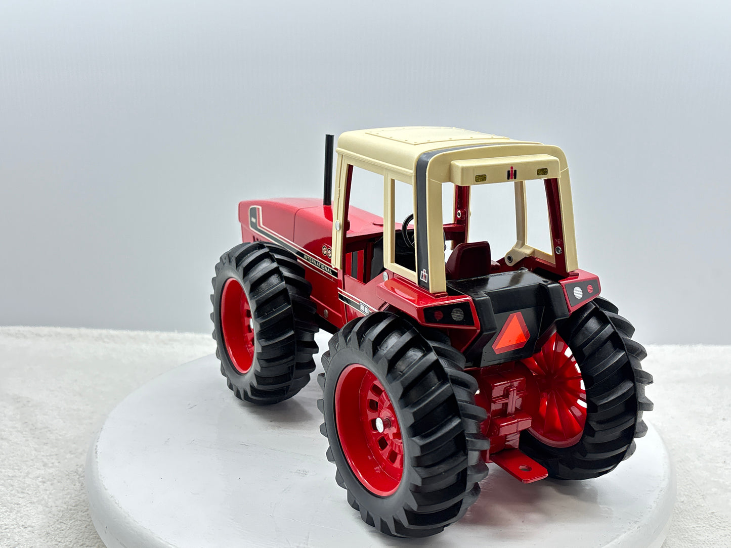 1/16 International 3588