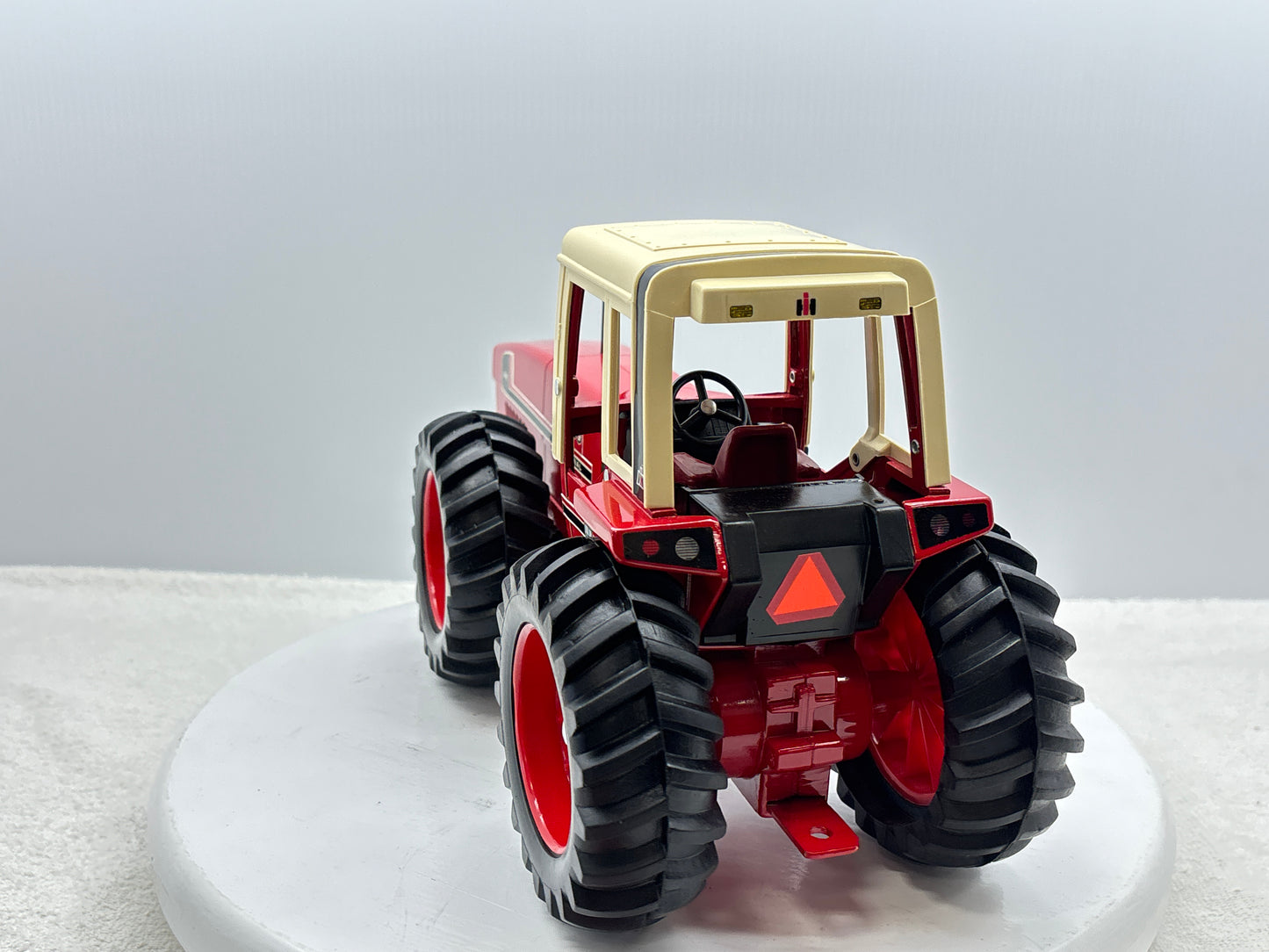 1/16 International 3588