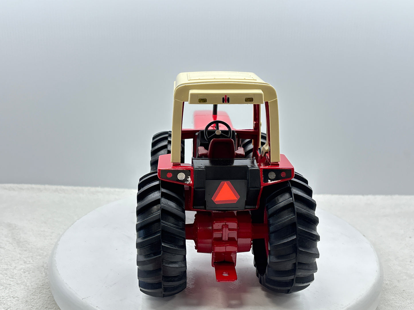 1/16 International 3588