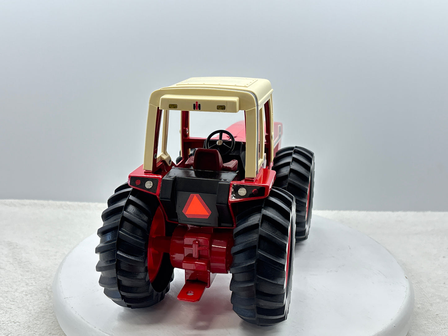 1/16 International 3588