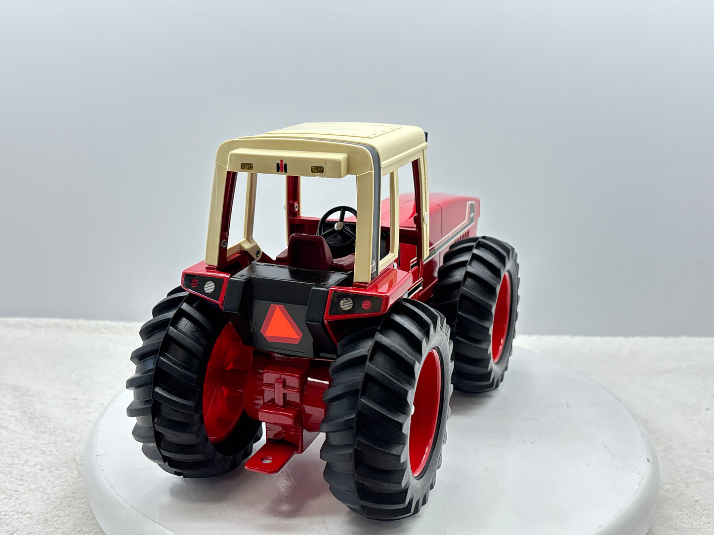 1/16 International 3588