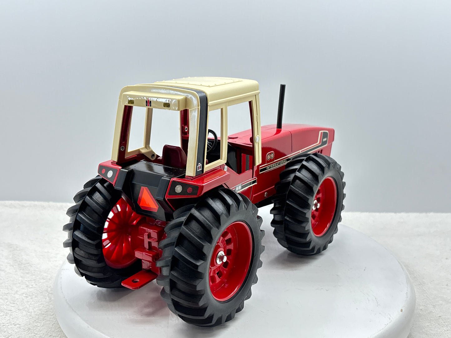 1/16 International 3588