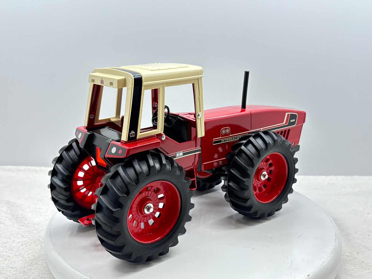 1/16 International 3588