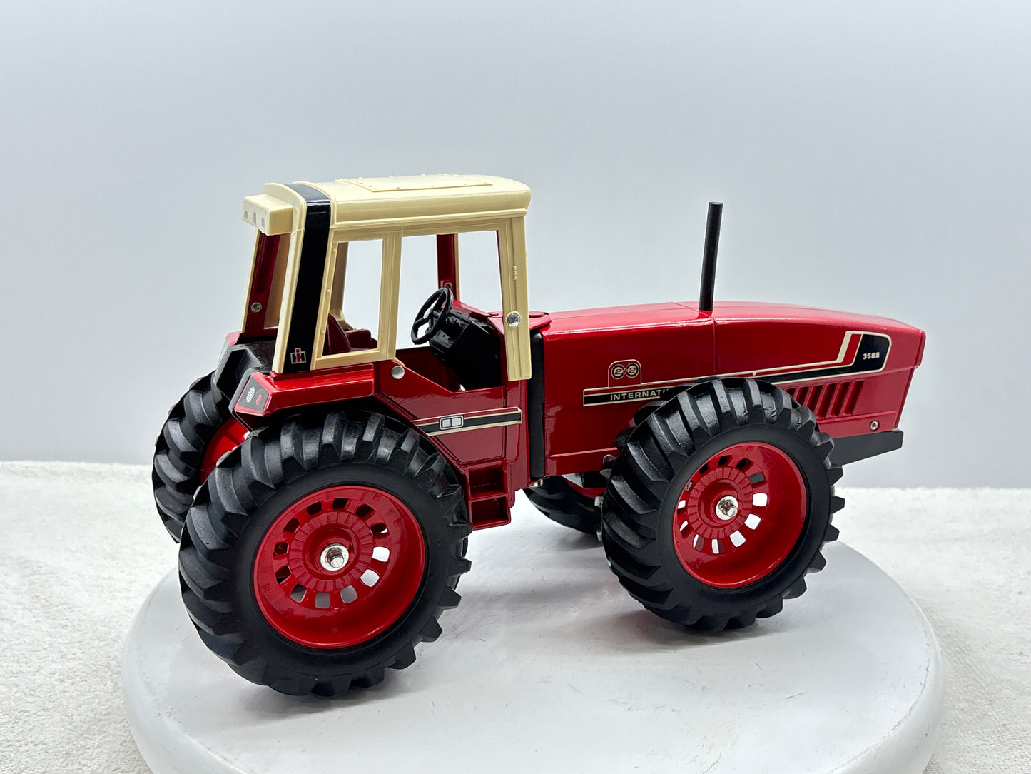 1/16 International 3588