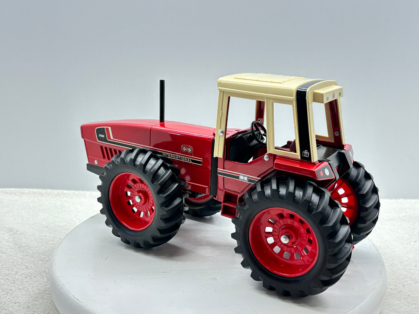 1/16 International 3588