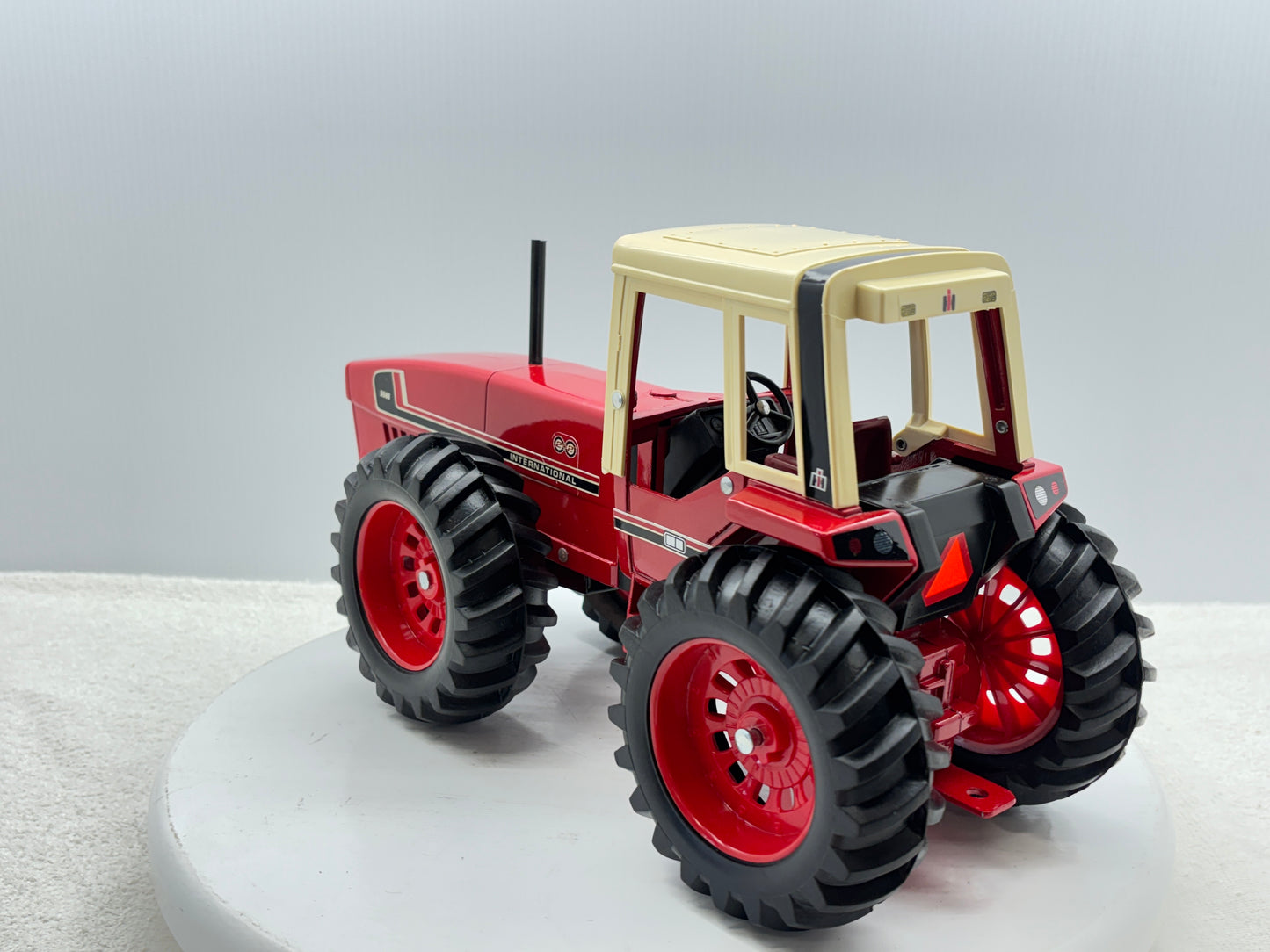 1/16 International 3588