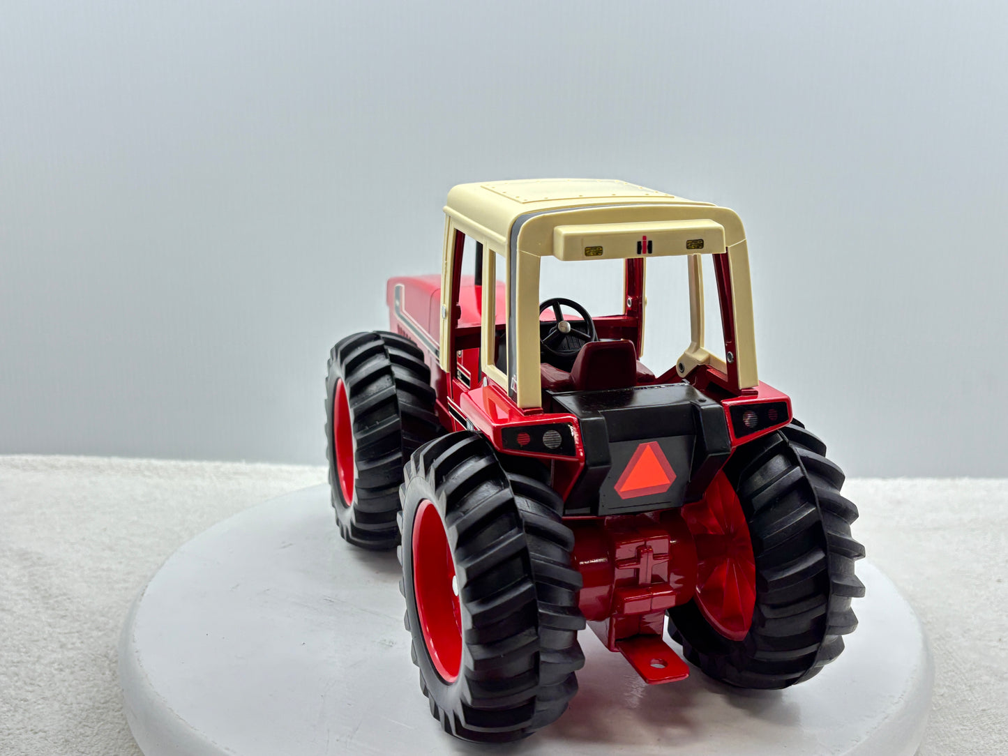 1/16 International 3588