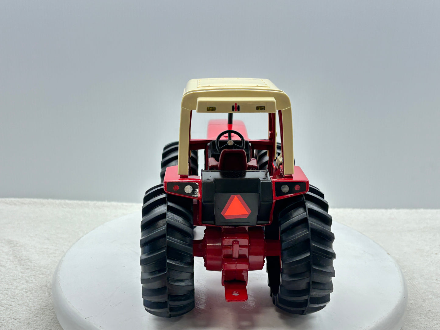 1/16 International 3588
