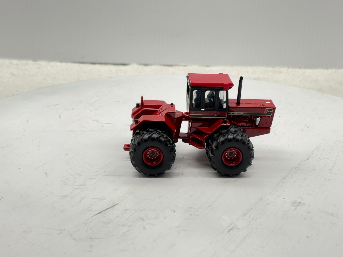 1/64 International 4586