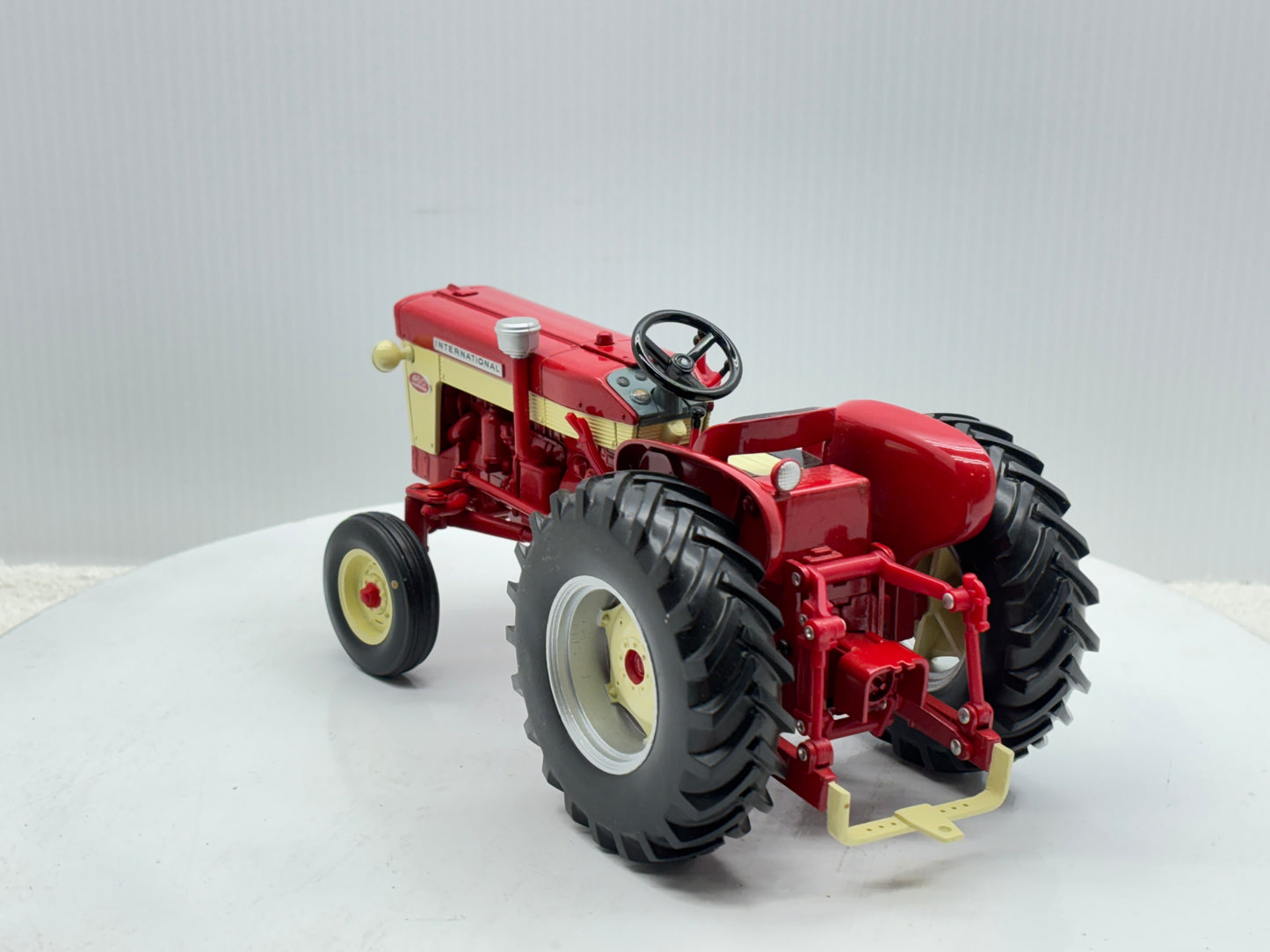 1/16 International 460 Utility