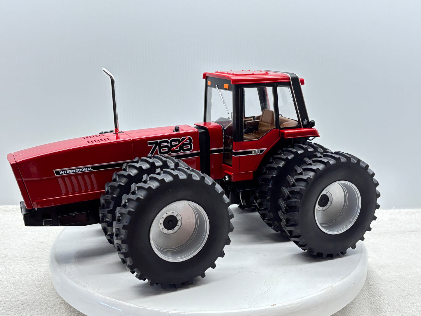 1/16 International 7688