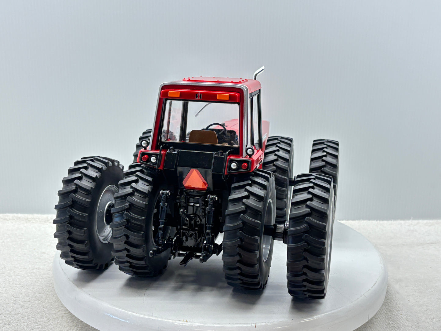 1/16 International 7688