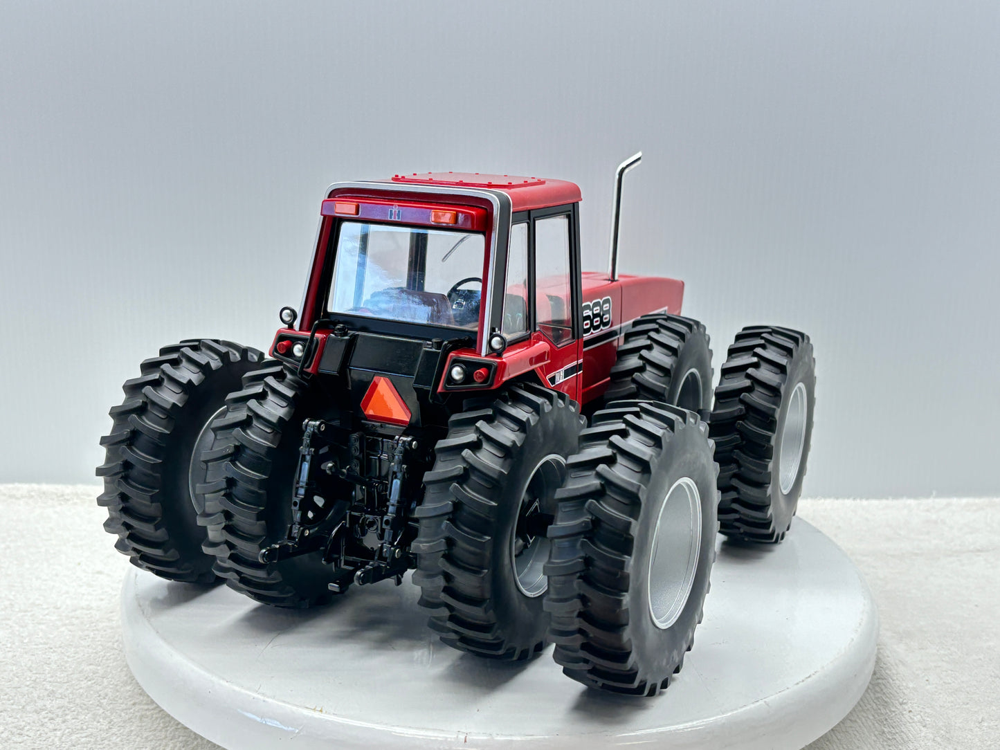 1/16 International 7688