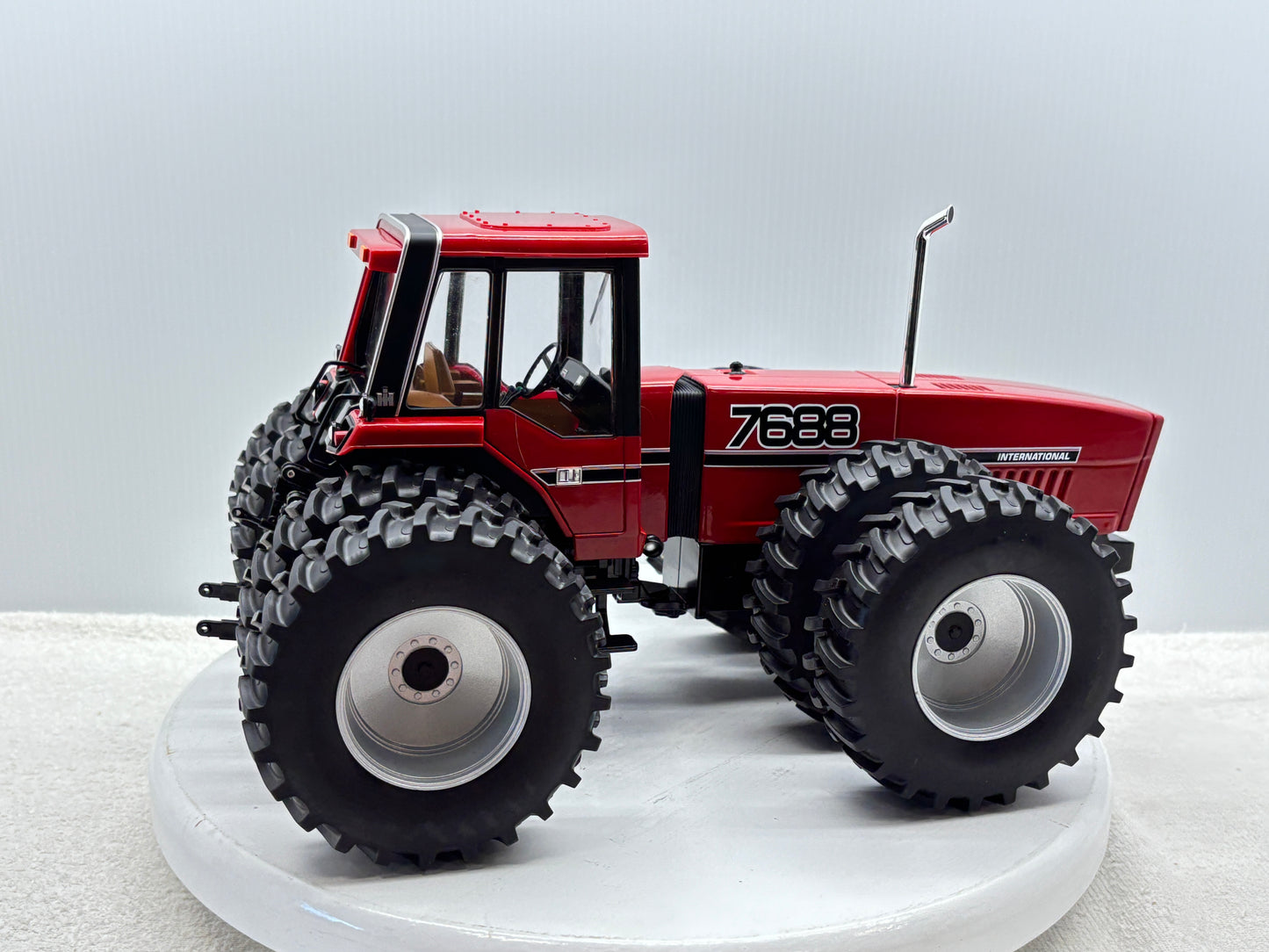 1/16 International 7688
