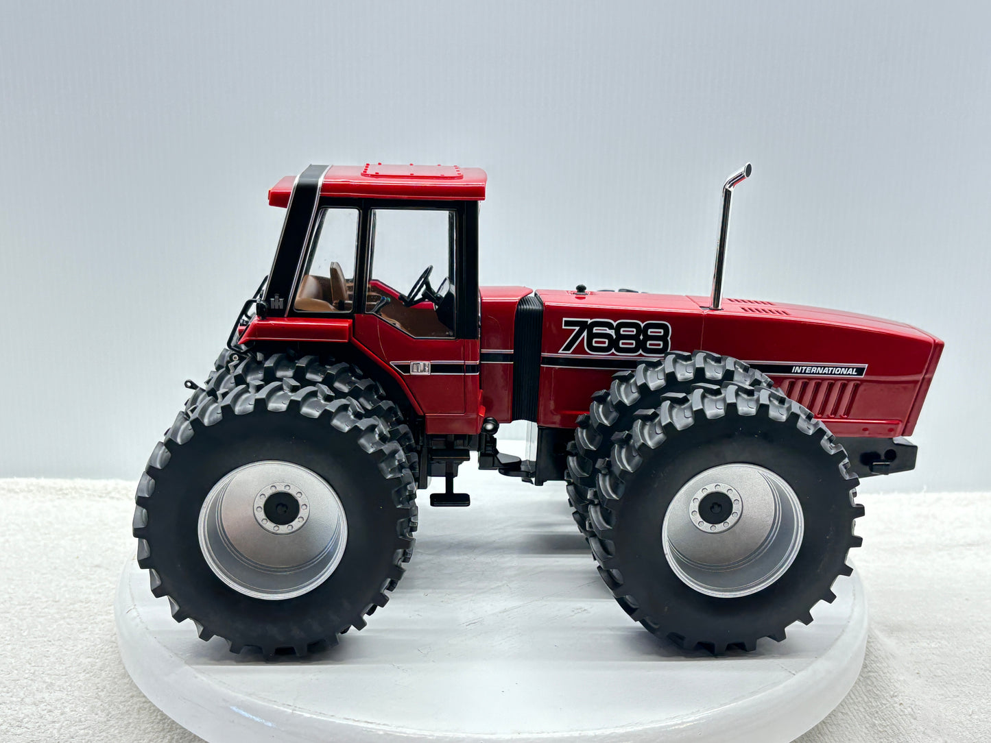 1/16 International 7688