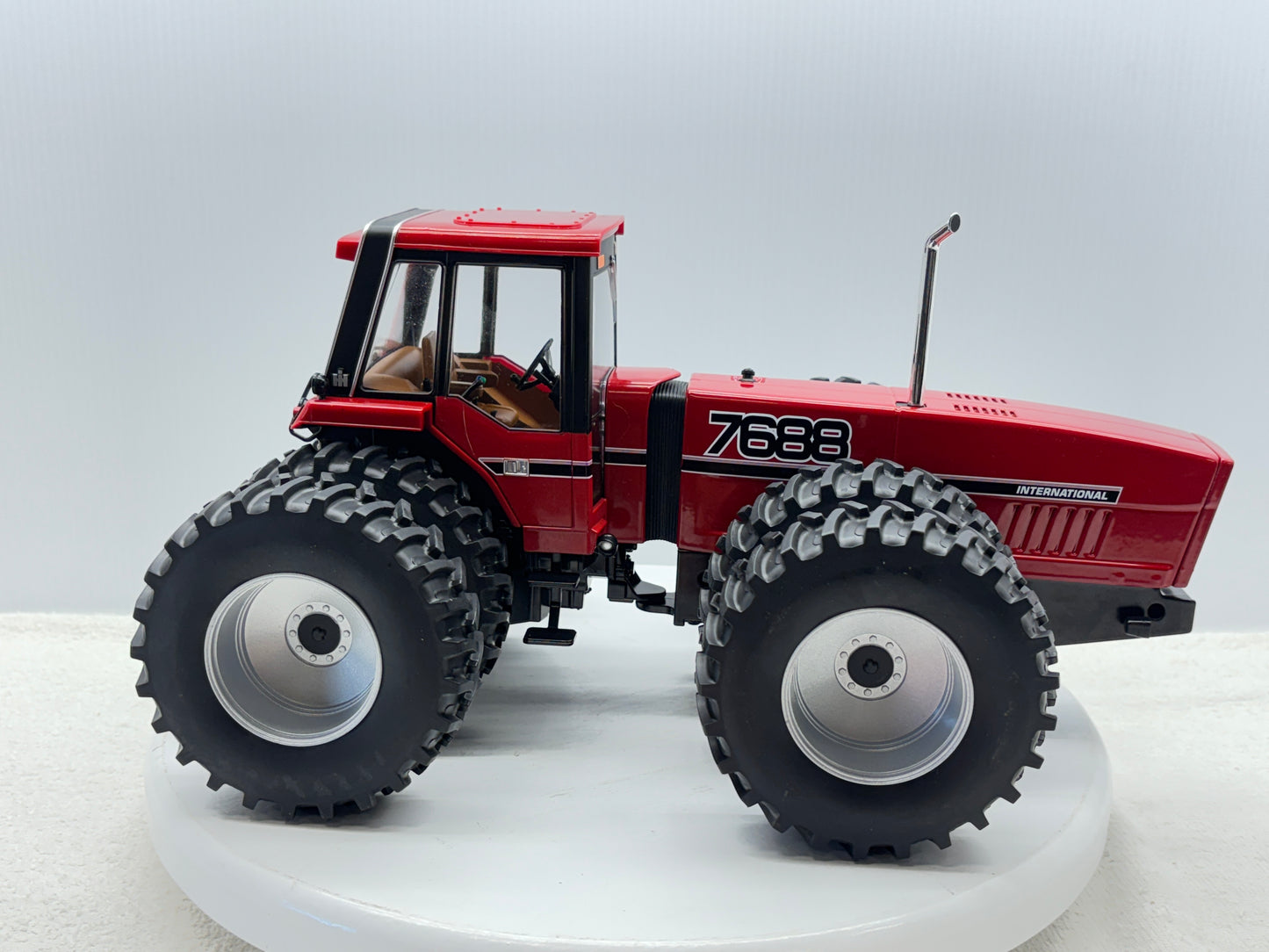 1/16 International 7688