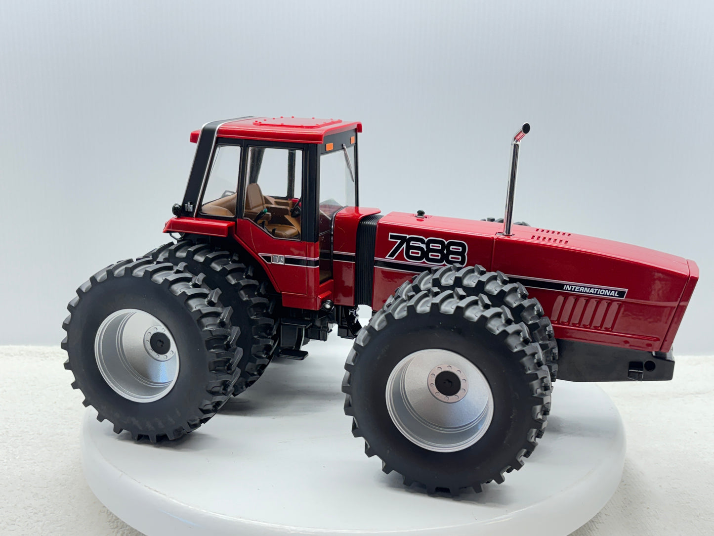 1/16 International 7688