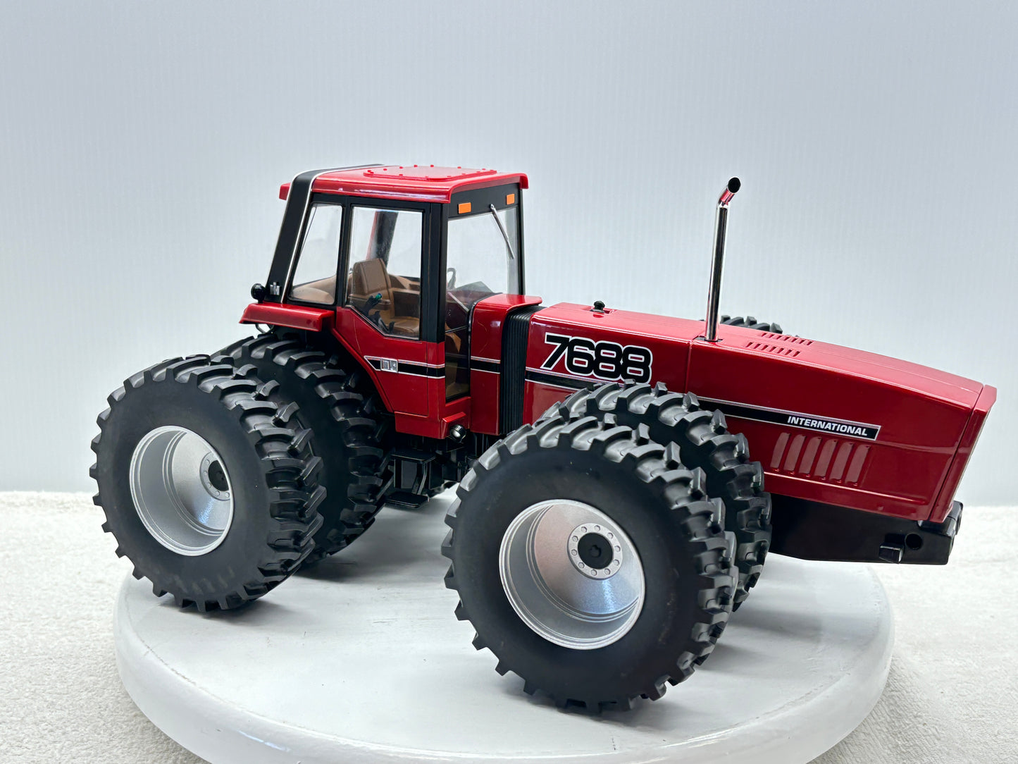 1/16 International 7688