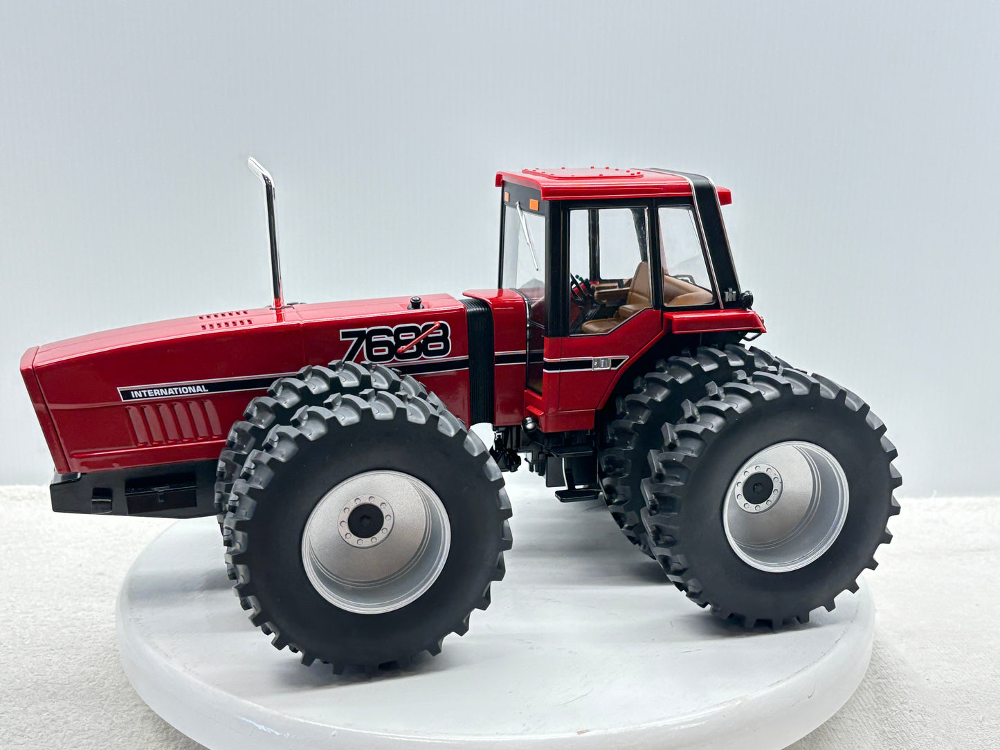 1/16 International 7688