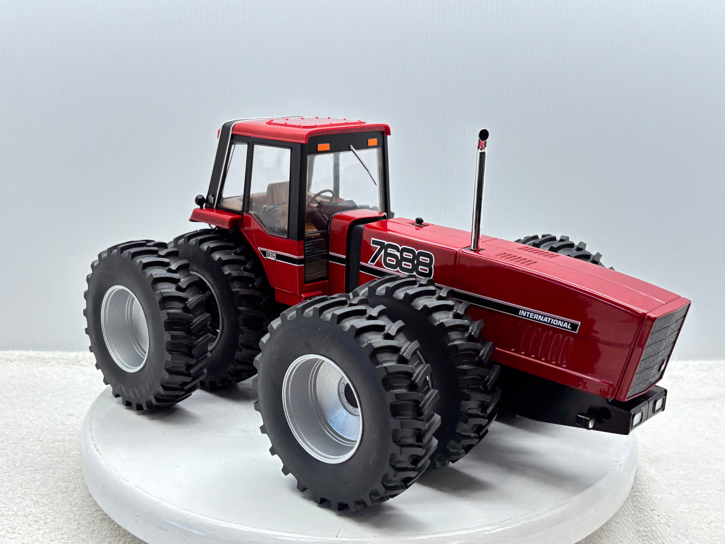 1/16 International 7688