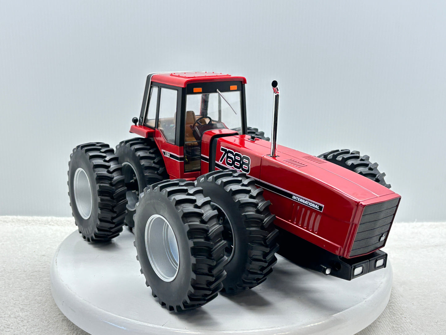 1/16 International 7688
