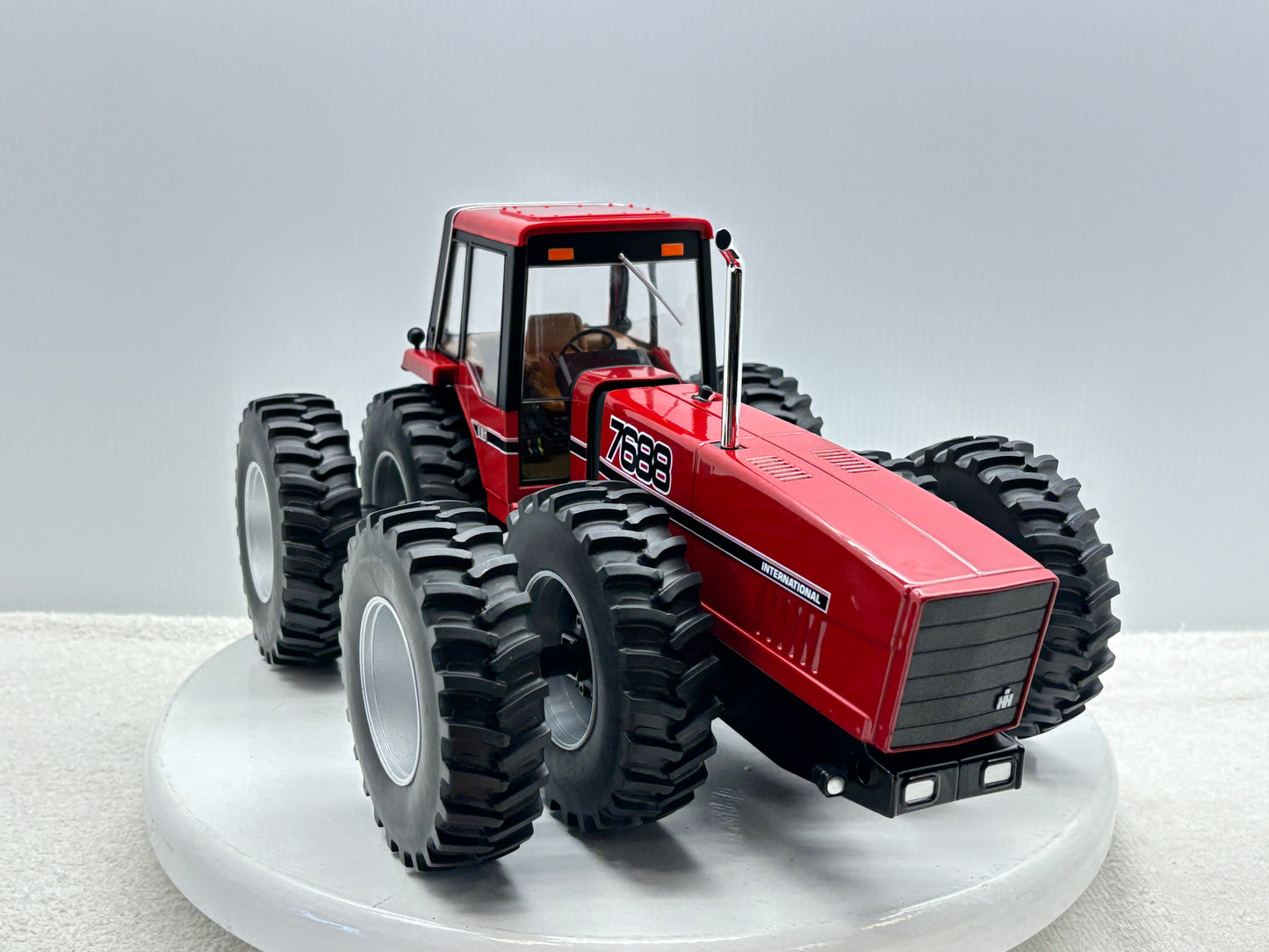 1/16 International 7688