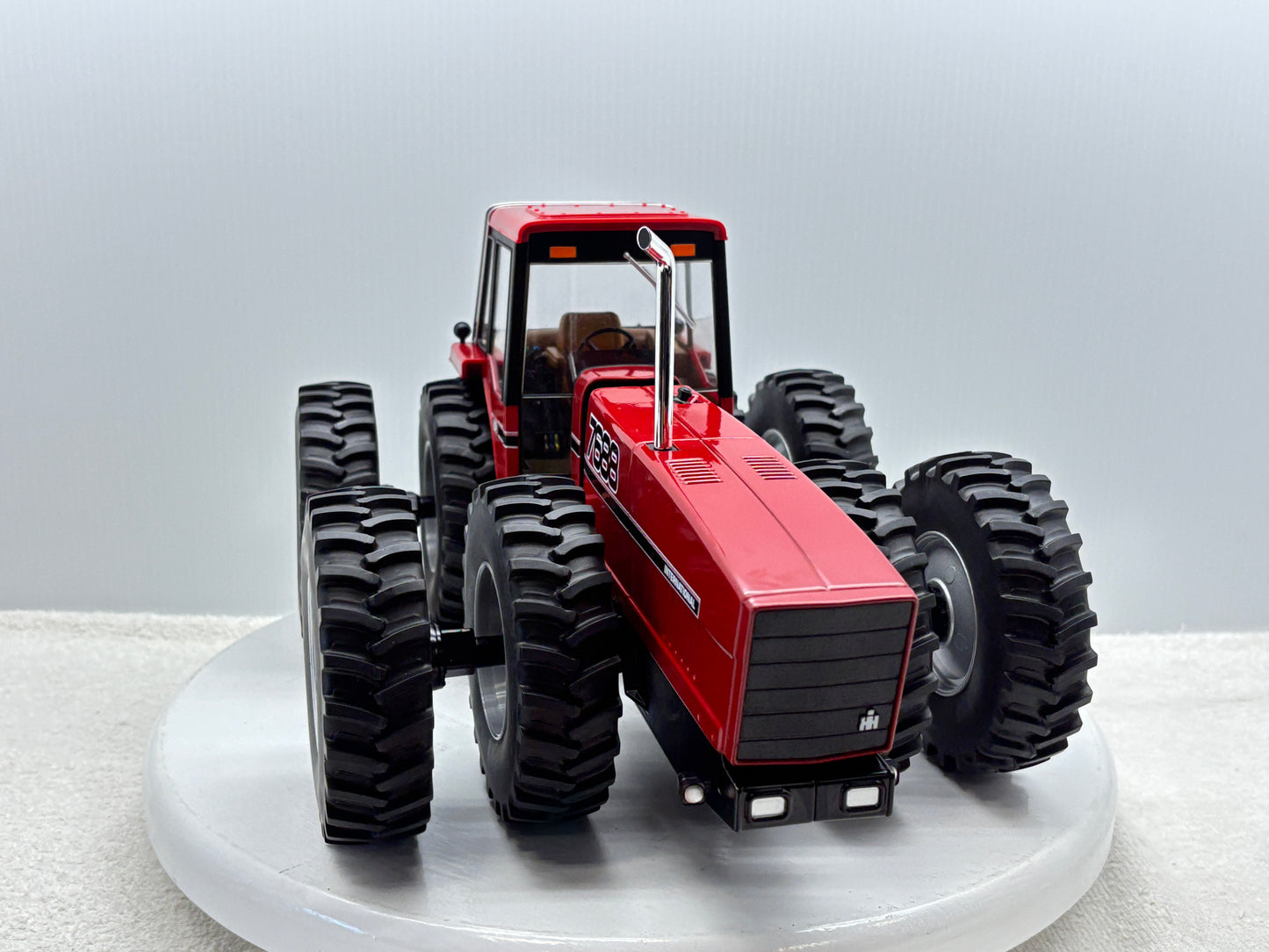 1/16 International 7688
