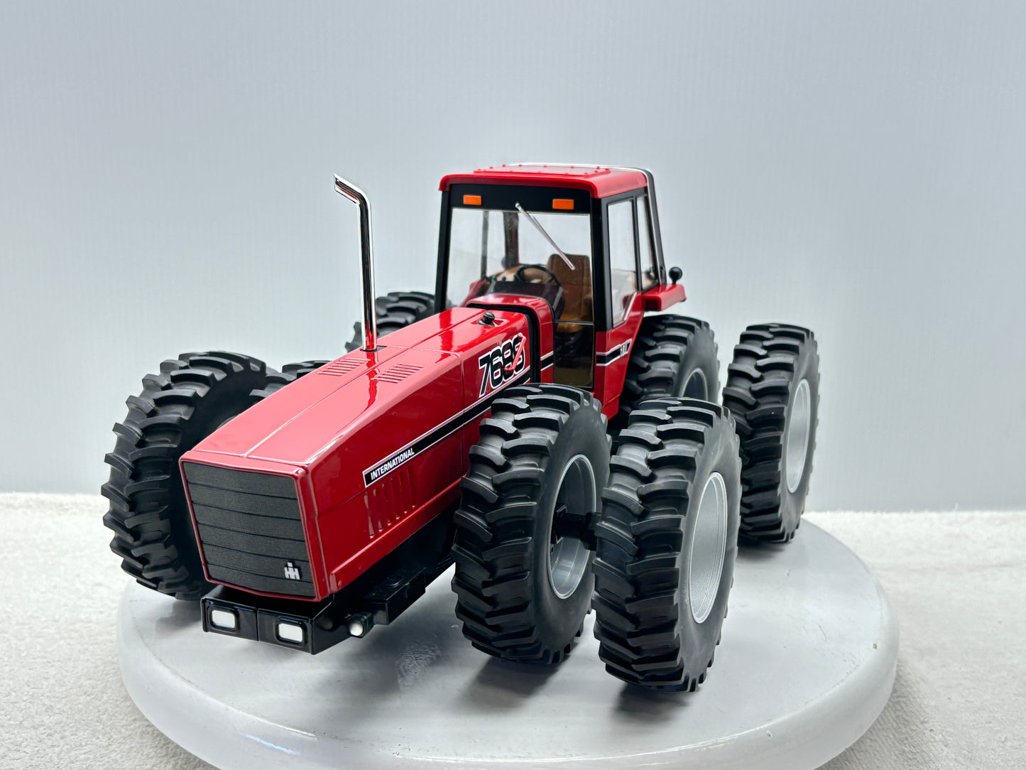1/16 International 7688