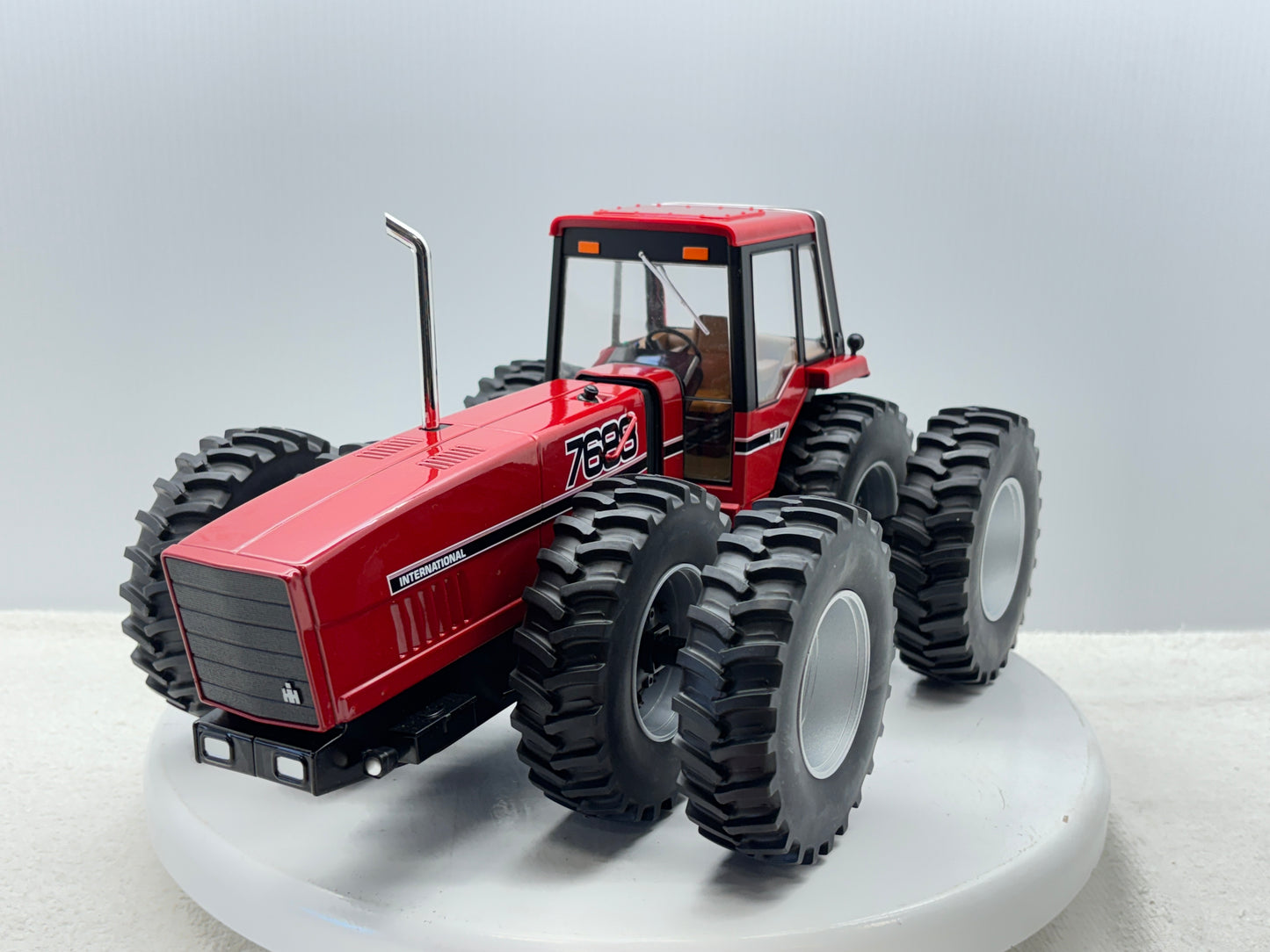 1/16 International 7688