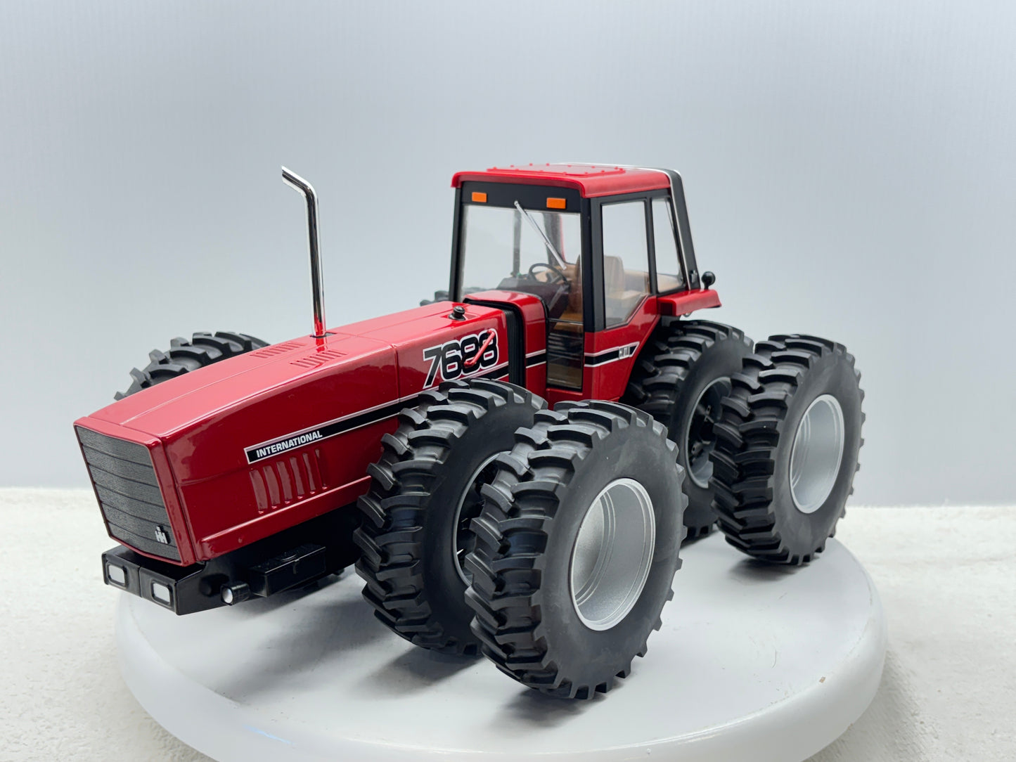 1/16 International 7688
