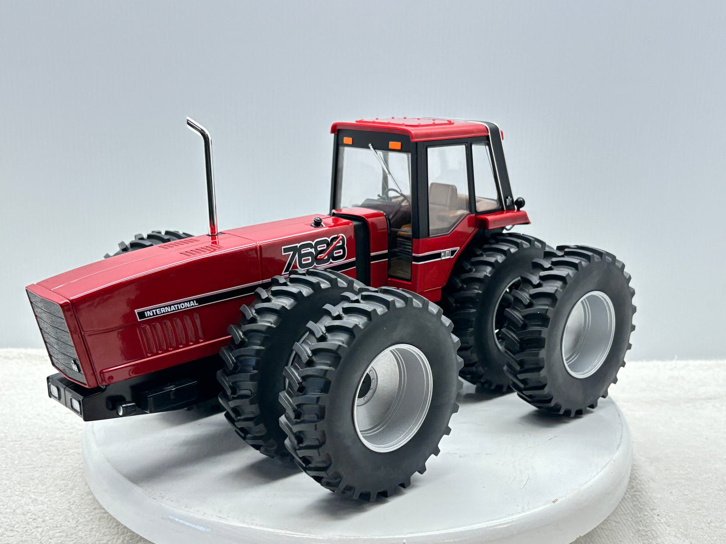 1/16 International 7688