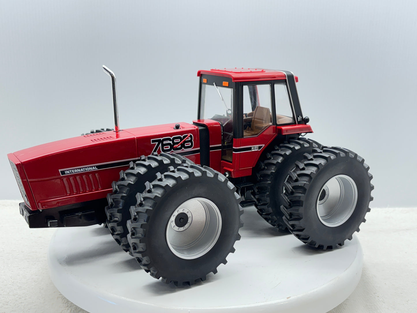 1/16 International 7688