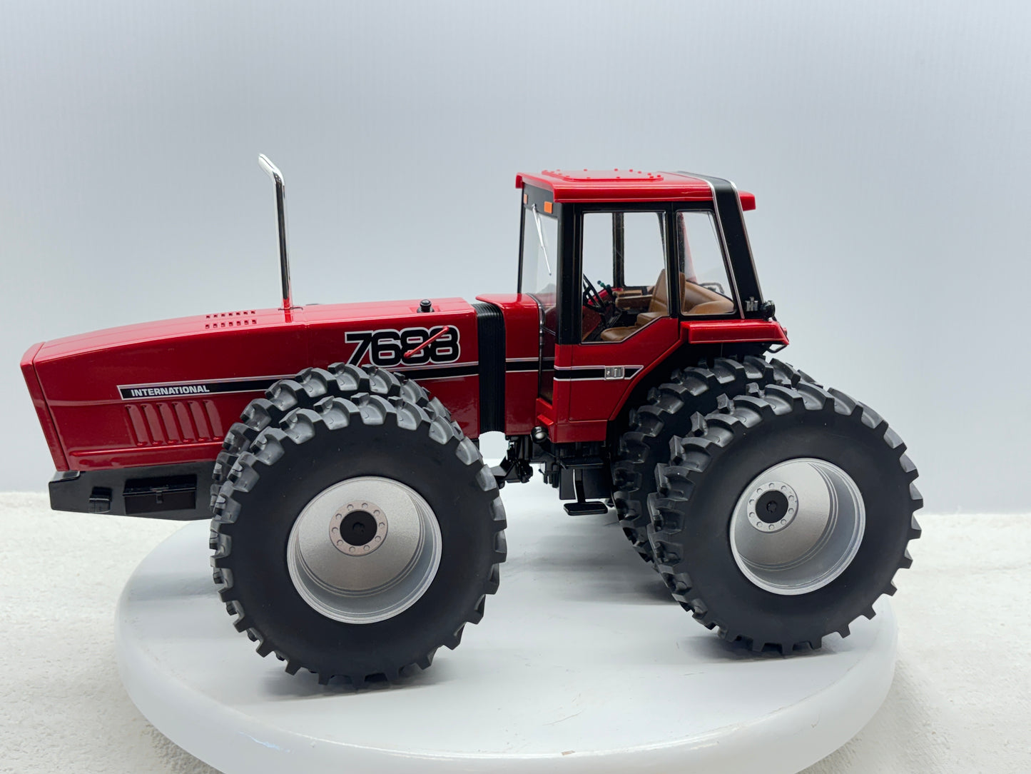 1/16 International 7688
