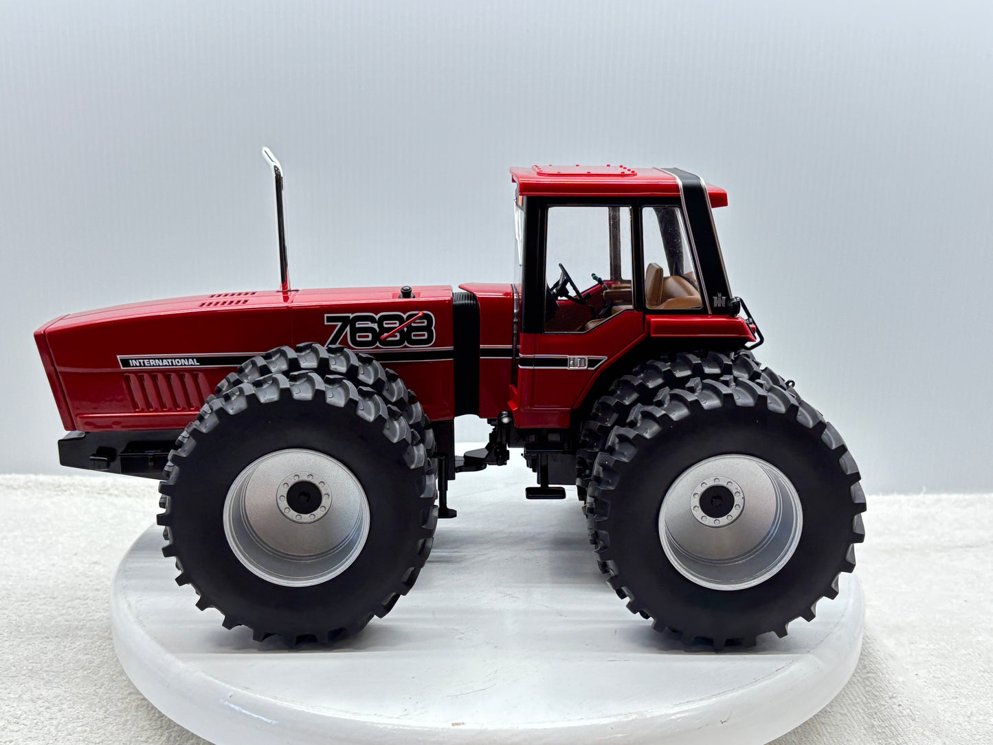 1/16 International 7688