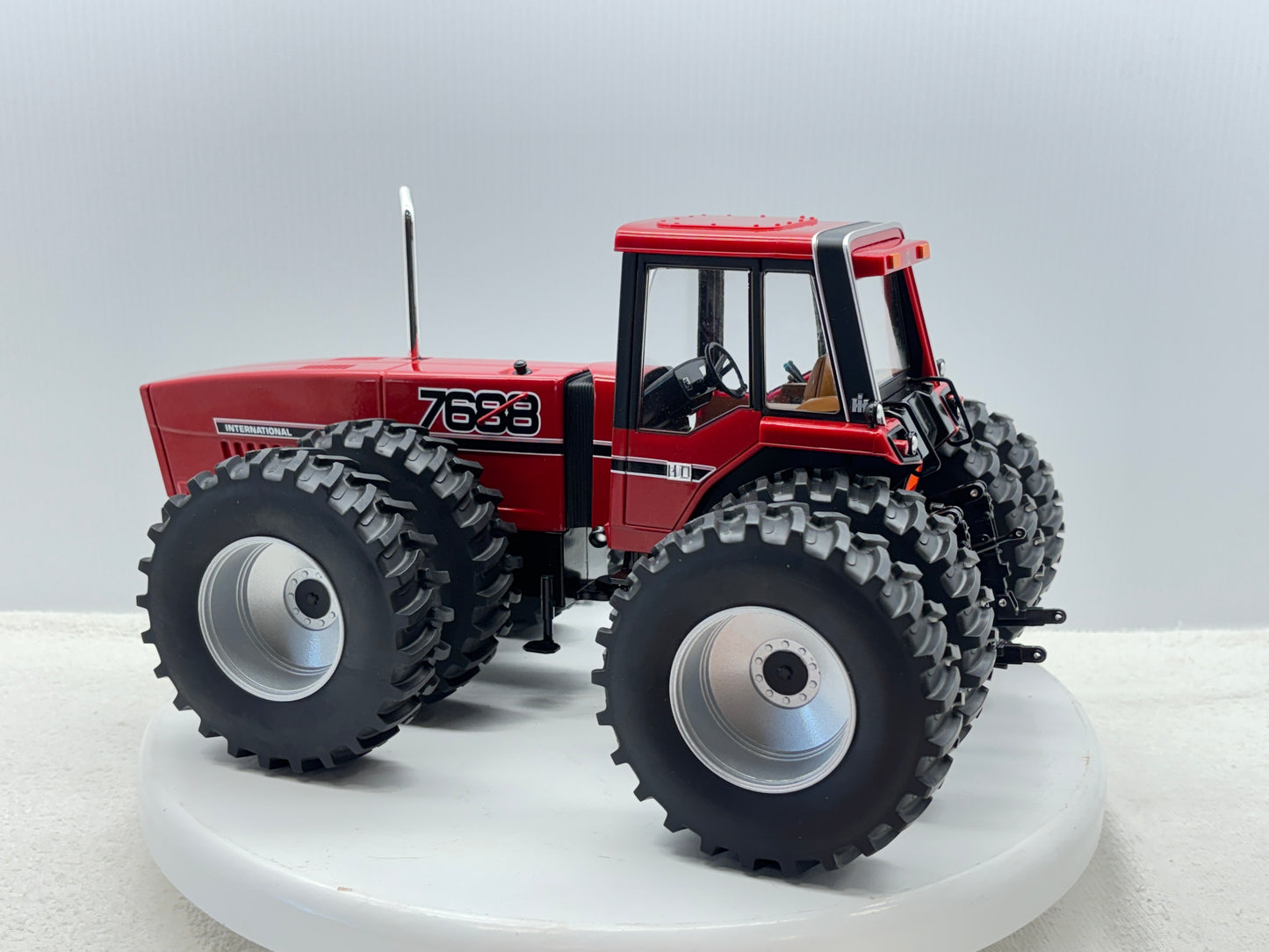 1/16 International 7688