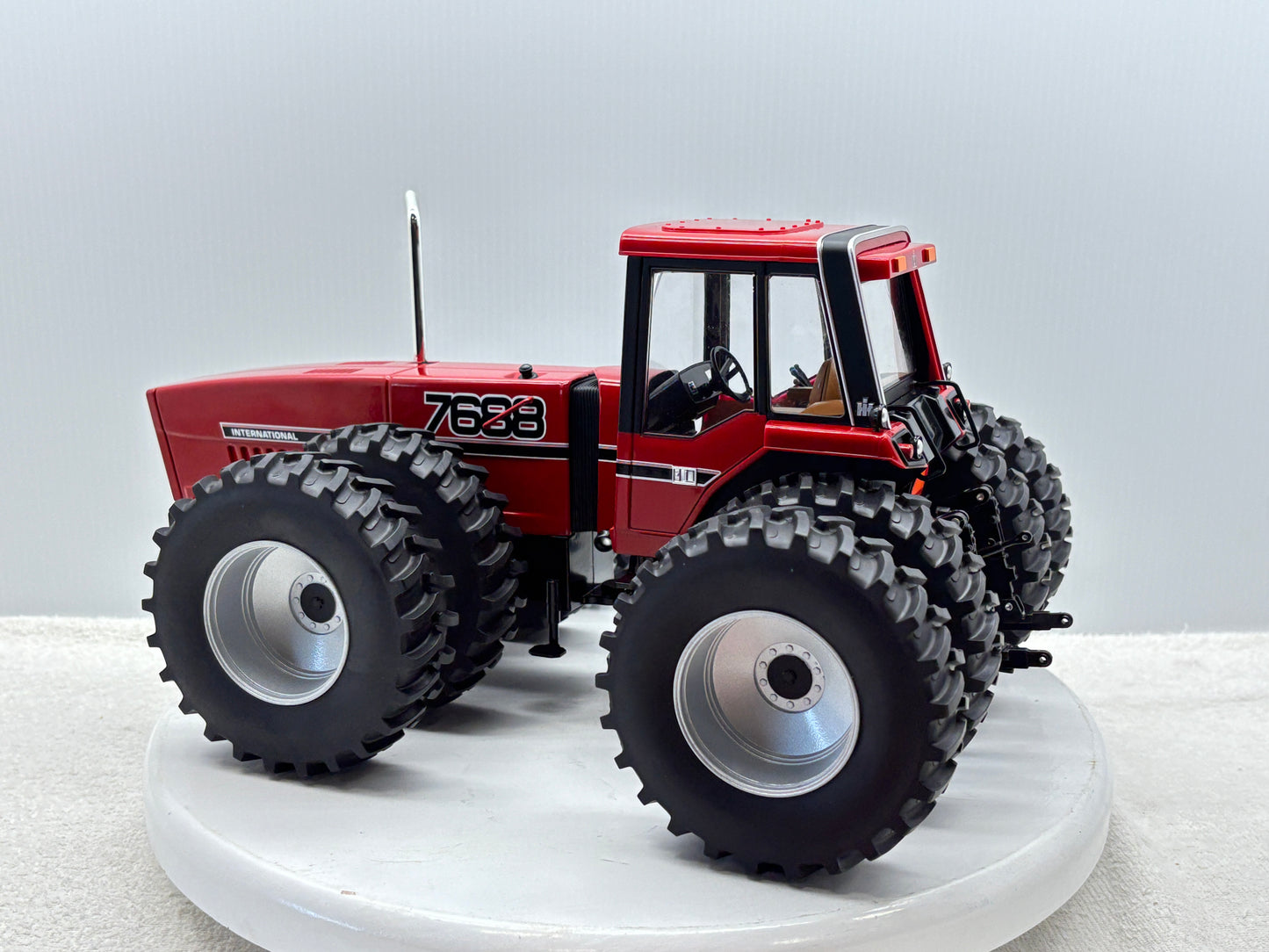 1/16 International 7688