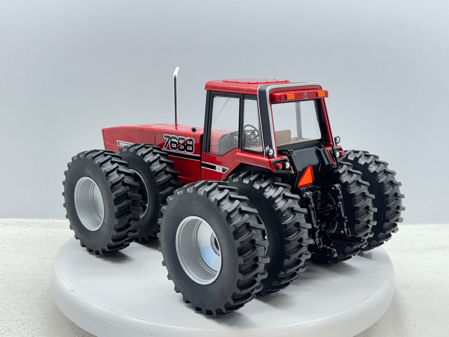 1/16 International 7688