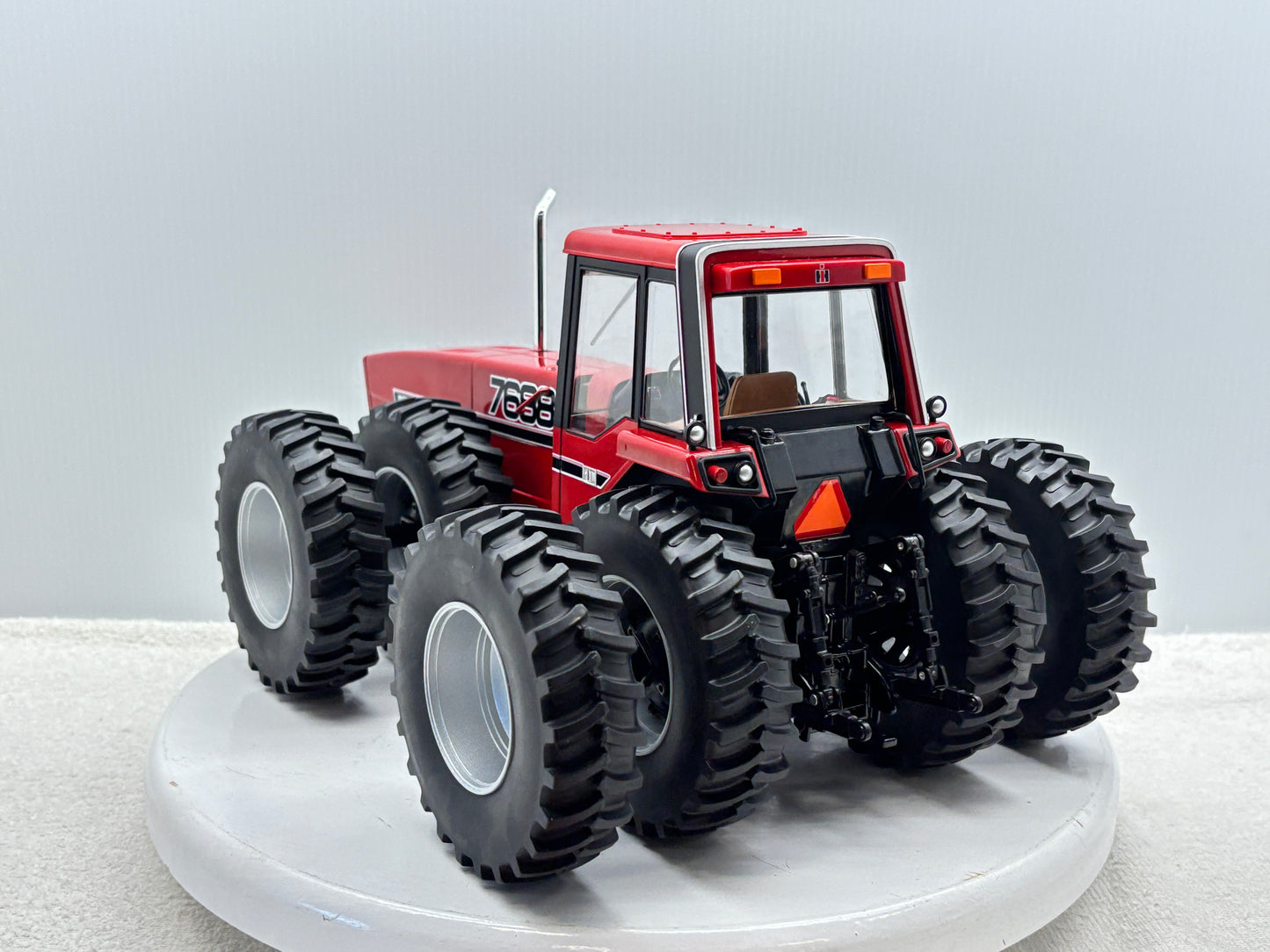 1/16 International 7688